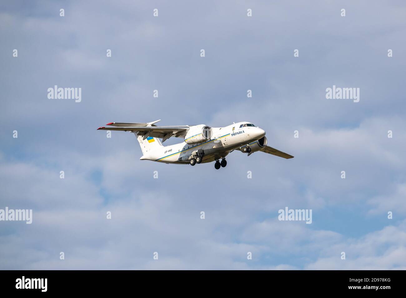 Boryspil, Ukraine - 25. September 2020: Die ukrainische Regierung Antonov an-74TK-300D landet auf dem Flughafen Stockfoto