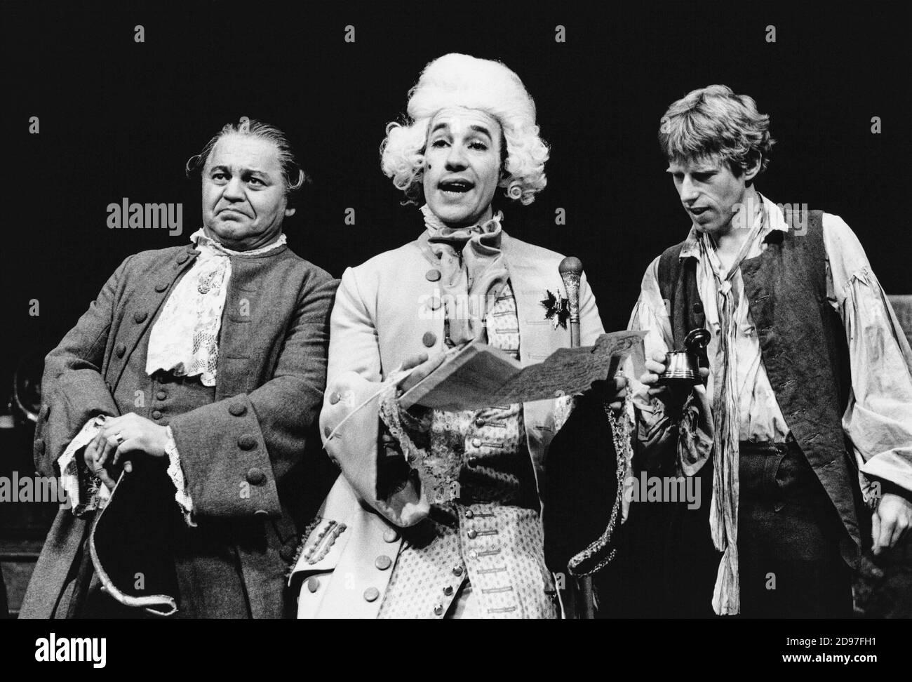 RESTAURIERUNG Geschrieben und Regie: Edward Bond Design: Hayden Griffin & Gemma Jackson Beleuchtung: Rory Dempster l-r: Wolfe Morris (Mr Hardache), Simon Callow (Lord Are), Philip Davis (Bob) Royal Court Theatre, London SW1 21/07/1981 (c) Donald Cooper/PhotoStage photos@photostage.co.uk Ref/BW-P-297-36 Stockfoto