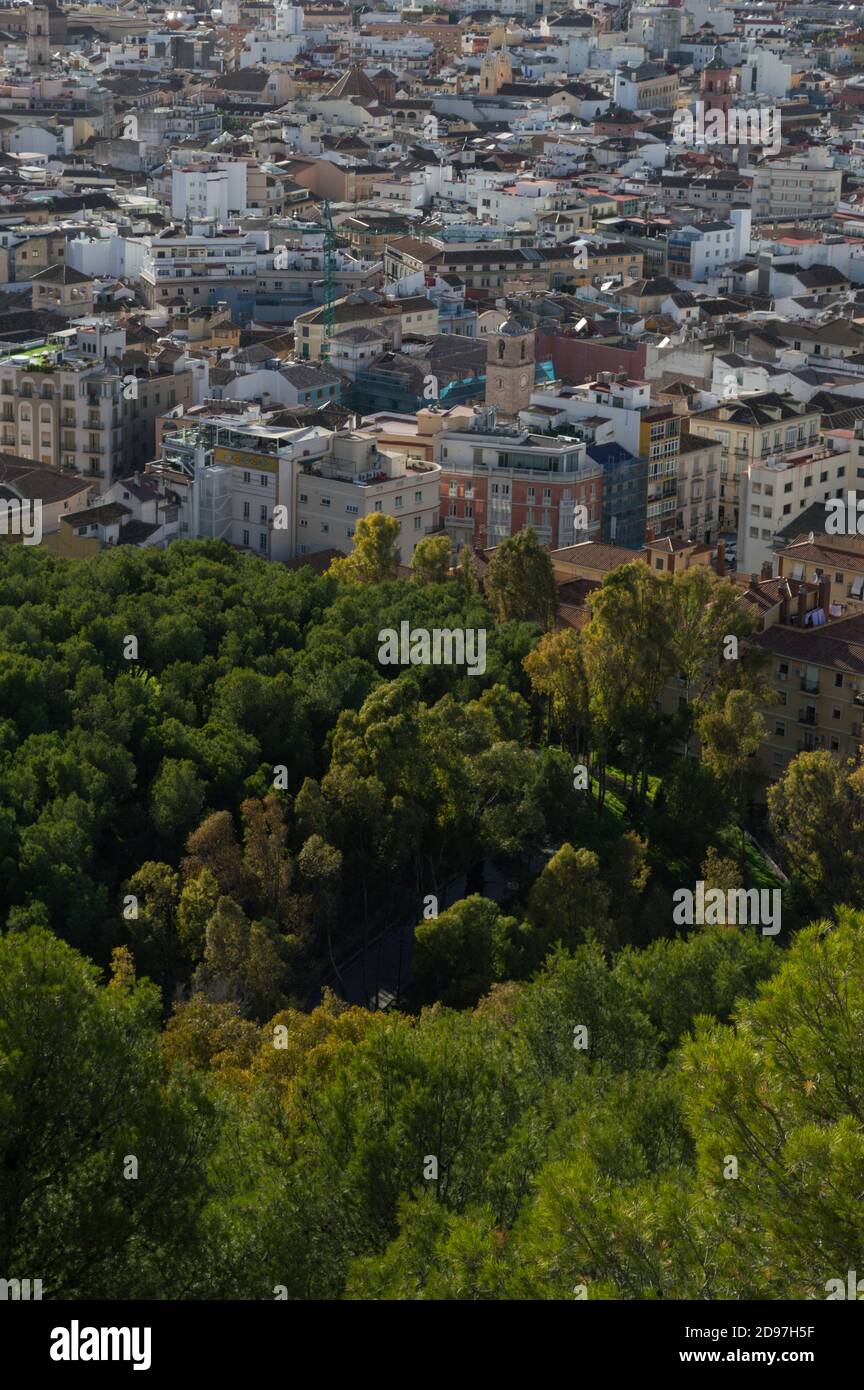 Stadtbild Panorama von Malaga, Spanien vom Castillo de Gibralfaro aus gesehen Stockfoto