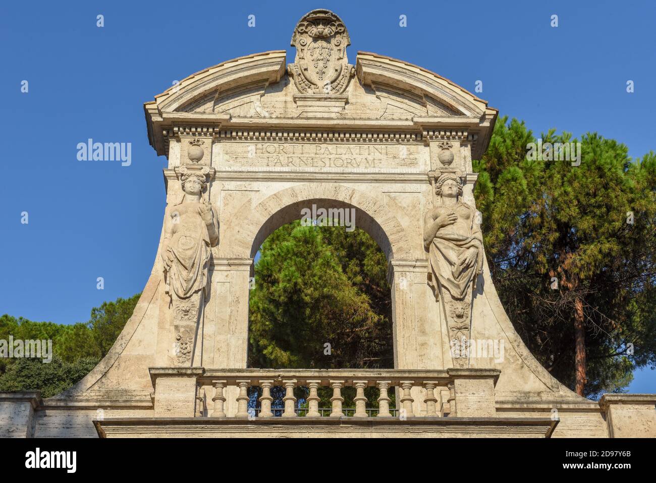 Der Eingang zur archäologischen Stätte von Palatino in Rom Zu Italien Stockfoto