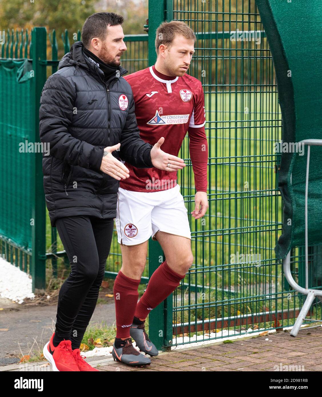 Kelly Hearts Manager Barry Ferguson im Alliance Park Nehmen Sie die Caledonian Braves Stockfoto