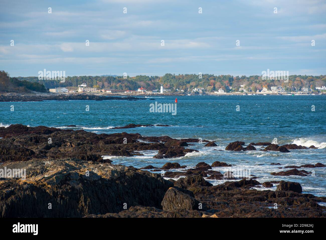 Portsmouth Harbour Lighthouse und New Castle Coast, vom Odiorne Point State Park in Rye, New Hampshire, USA. Stockfoto