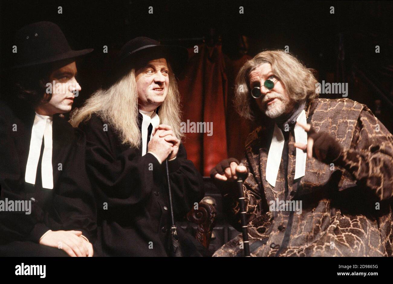 l-r: John Sessions (Ananias), Raymond Mason (Tribulation), Stephen Moore (subtil) im ALCHEMISTEN von Ben Jonson im Lyric Hammersmith Theatre, London W6 09/09/1985 Design: Roger Glossop Regie: Griff Rhys Jones Stockfoto