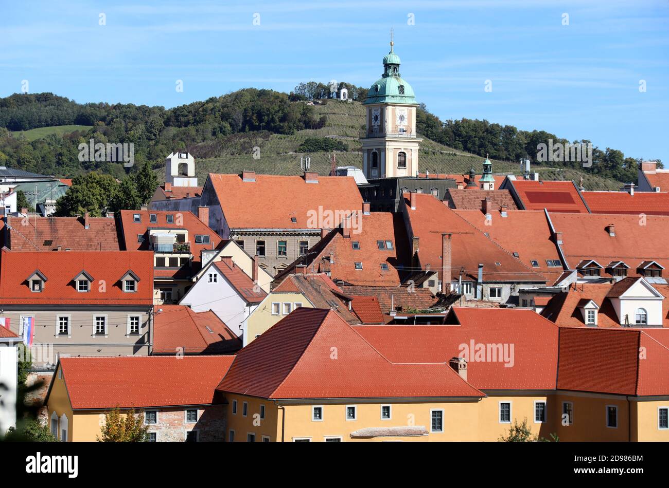 Dächer der Weinbaustadt Maribor im Osten Slowenien Stockfoto