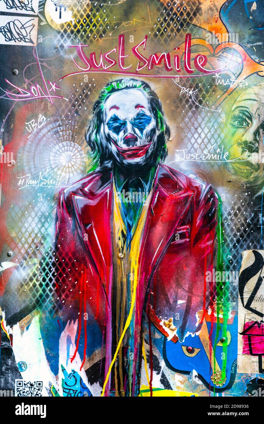 Wandbild des Jokers mit dem Text "Just Smile" in Soho, London, UK Stockfoto