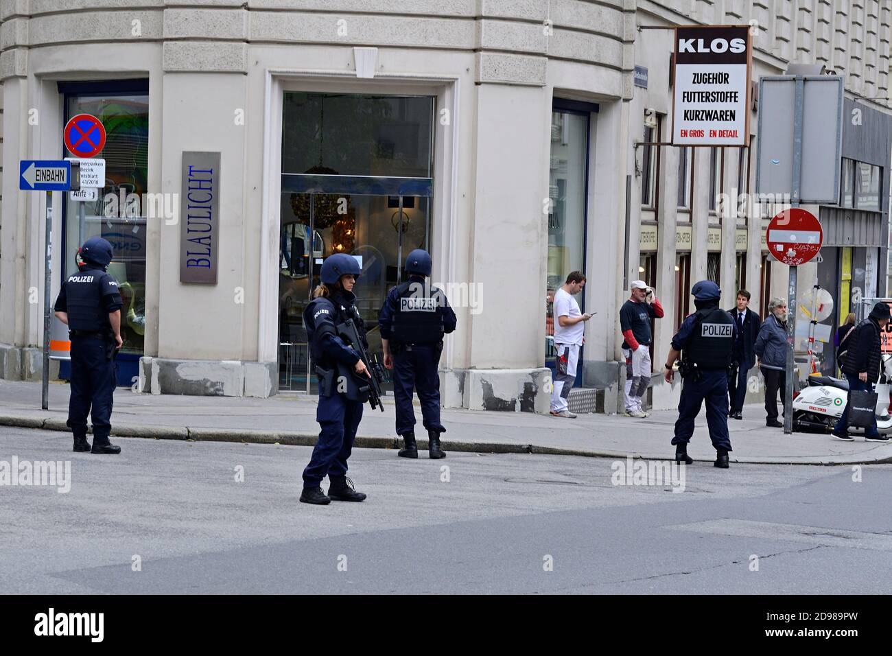 Wien, Österreich. November 2020. Terroranschlag in Wien am 2. Oktober 2020. Der erste Bezirk von Wien ist noch abgesperrt. Bisher gab es 4 Tote und 15, einige schwer verletzt. Stockfoto