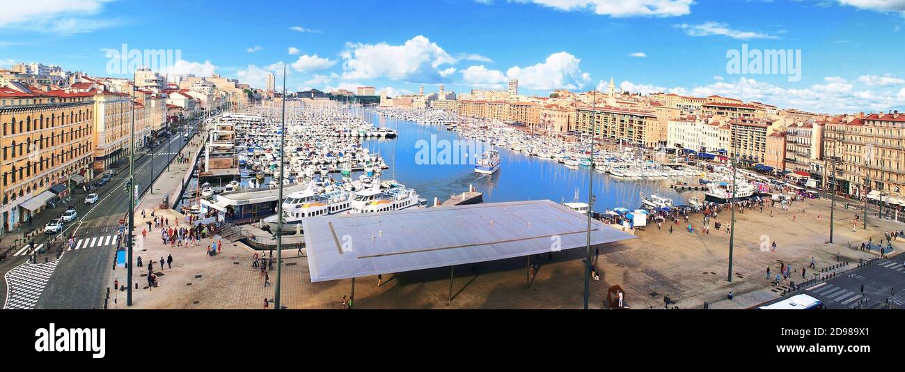 Panoramablick auf den alten Hafen in Marseille in der Provence, Frankreich. Stockfoto