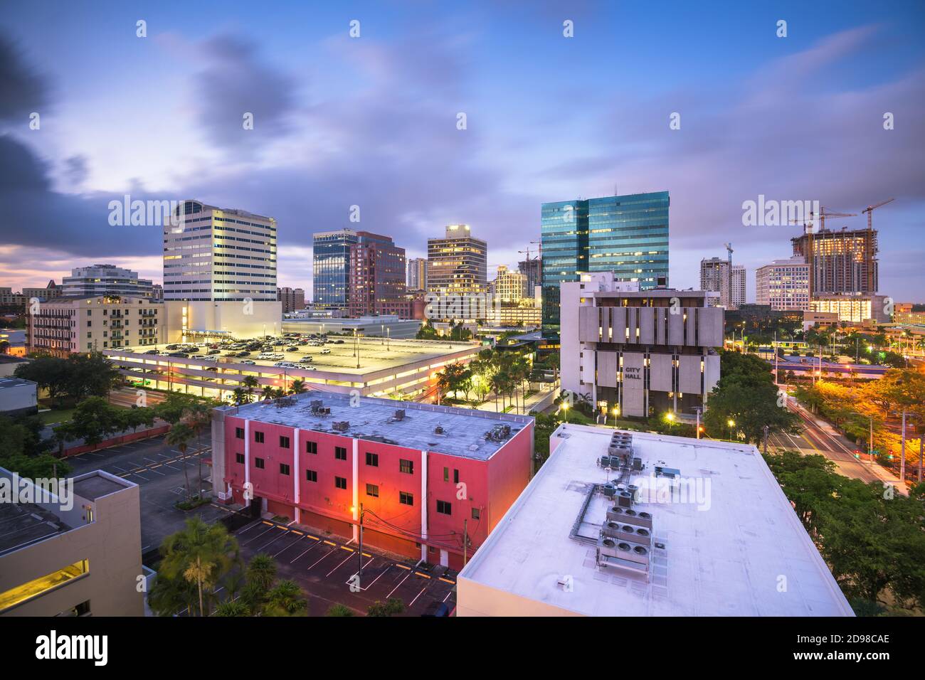 Ft. Lauderdale, Florida, USA downtown Stadtbild in der Abenddämmerung. Stockfoto