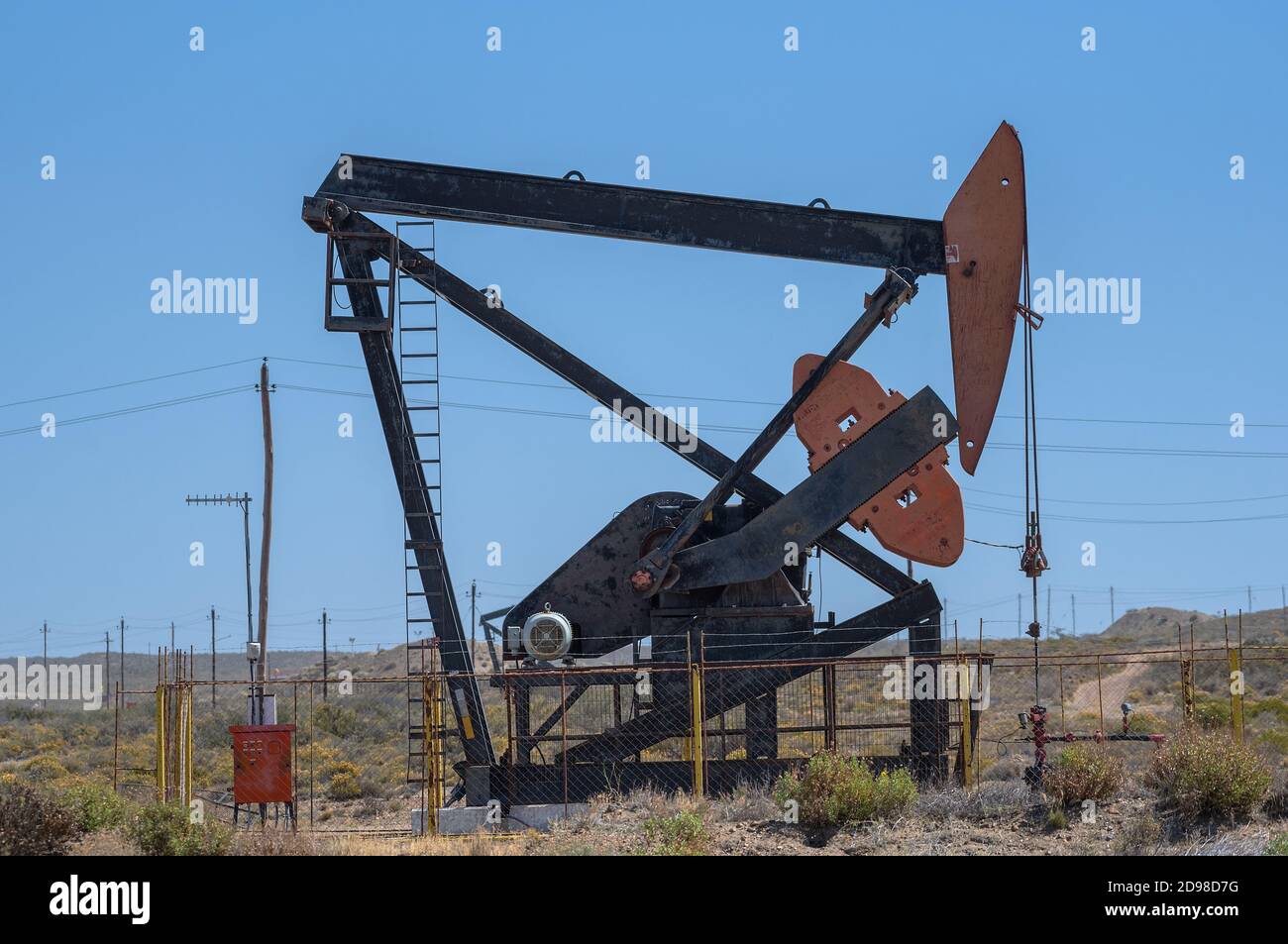 Mineralölpumpe, Extraktionspumpe in einem Ölfeld, Patagonien, Argentinien Stockfoto