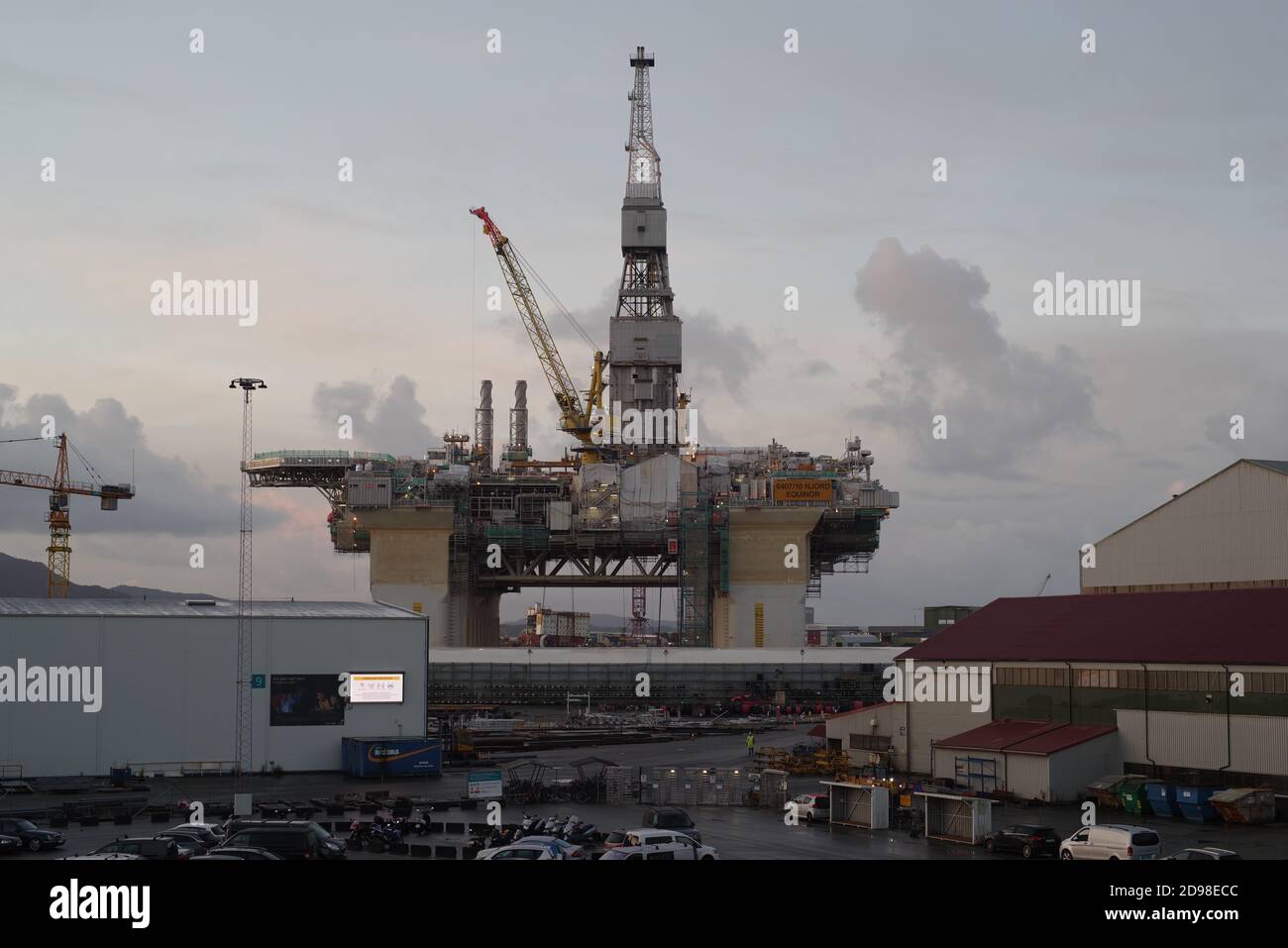 Equinor / Statoil Plattform Njord Block 6407/10 in Kvaerner Stord Leirvik Werft, Norwegen / Norge / Noreg Stockfoto