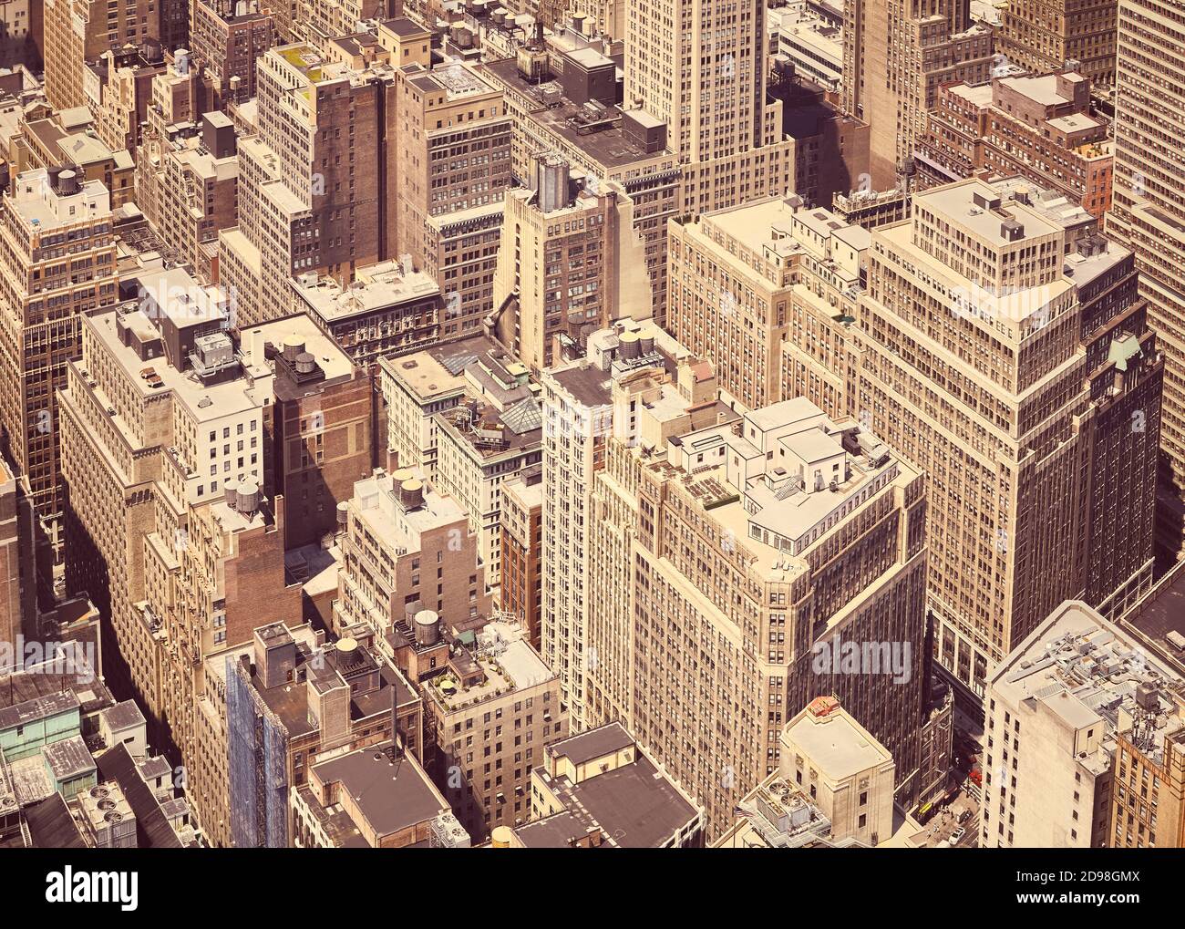 Luftaufnahme von Wohngebäuden in New York City, Sepia Farbtonung angewendet, USA. Stockfoto