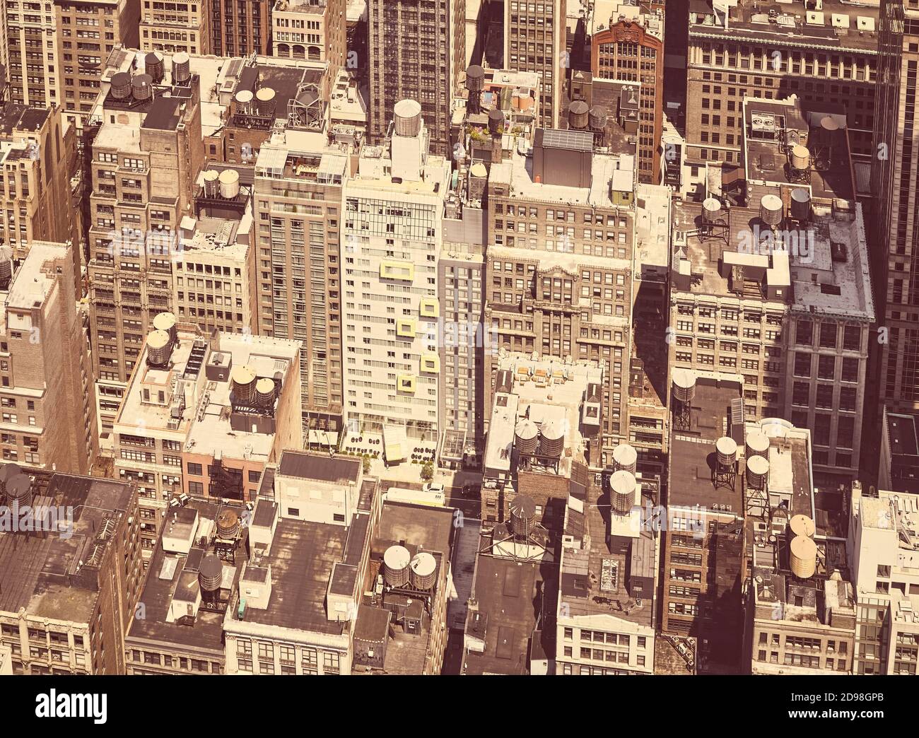 Luftaufnahme von Wohngebäuden in New York City, Sepia Farbtonung angewendet, USA. Stockfoto