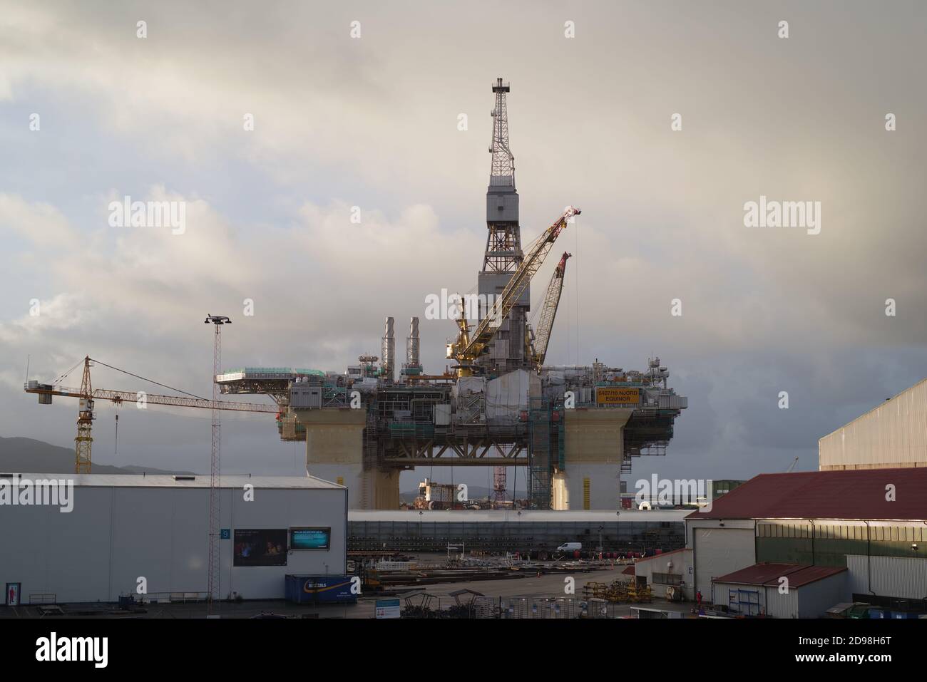 Equinor / Statoil Plattform Njord Block 6407/10 in Kvaerner Stord Leirvik Werft, Norwegen / Norge / Noreg Stockfoto