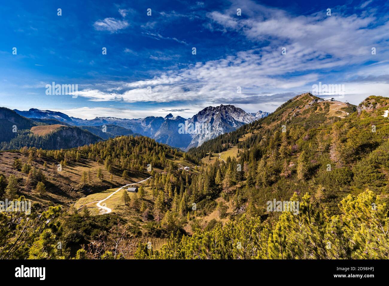 Blick vom Hagengebirge in Richtung Watzmann im Berchtesgadener Land, Bayern, Deutschland, im Herbst. Stockfoto