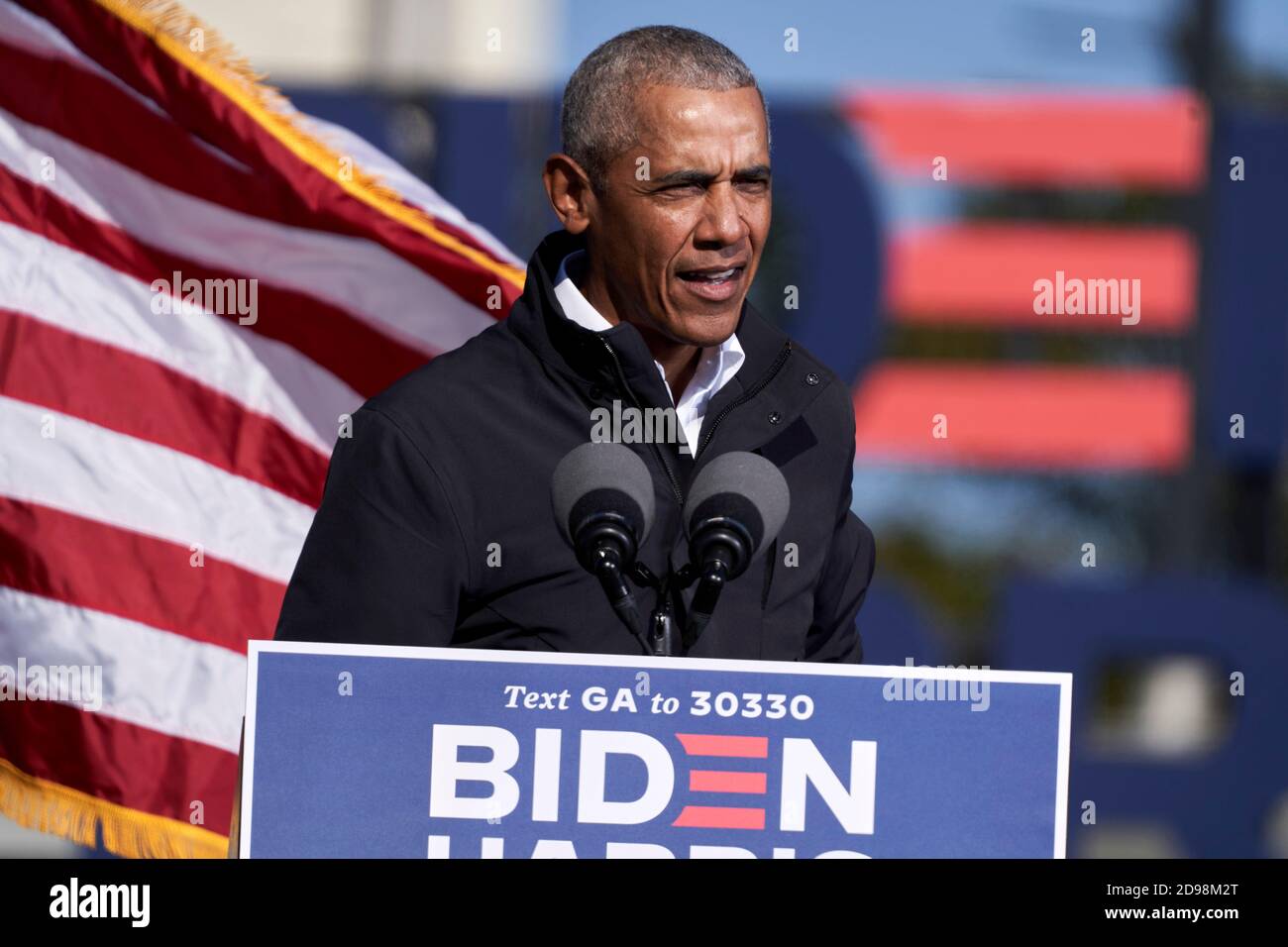 Atlanta, Usa. November 2020. Präsident Barack Obama spricht am Wahlabend die Drive-in-Kundgebung an, um die Abstimmung für Joe Biden, Jon Ossopf und Raphael Warnock am 2. November 2020 in Atlanta, Georgia zu erhalten.Kredit: Sanjeev Singhal/der Nachrichtenzugang Kredit: Der Fotozugang/Alamy Live Nachrichten Stockfoto