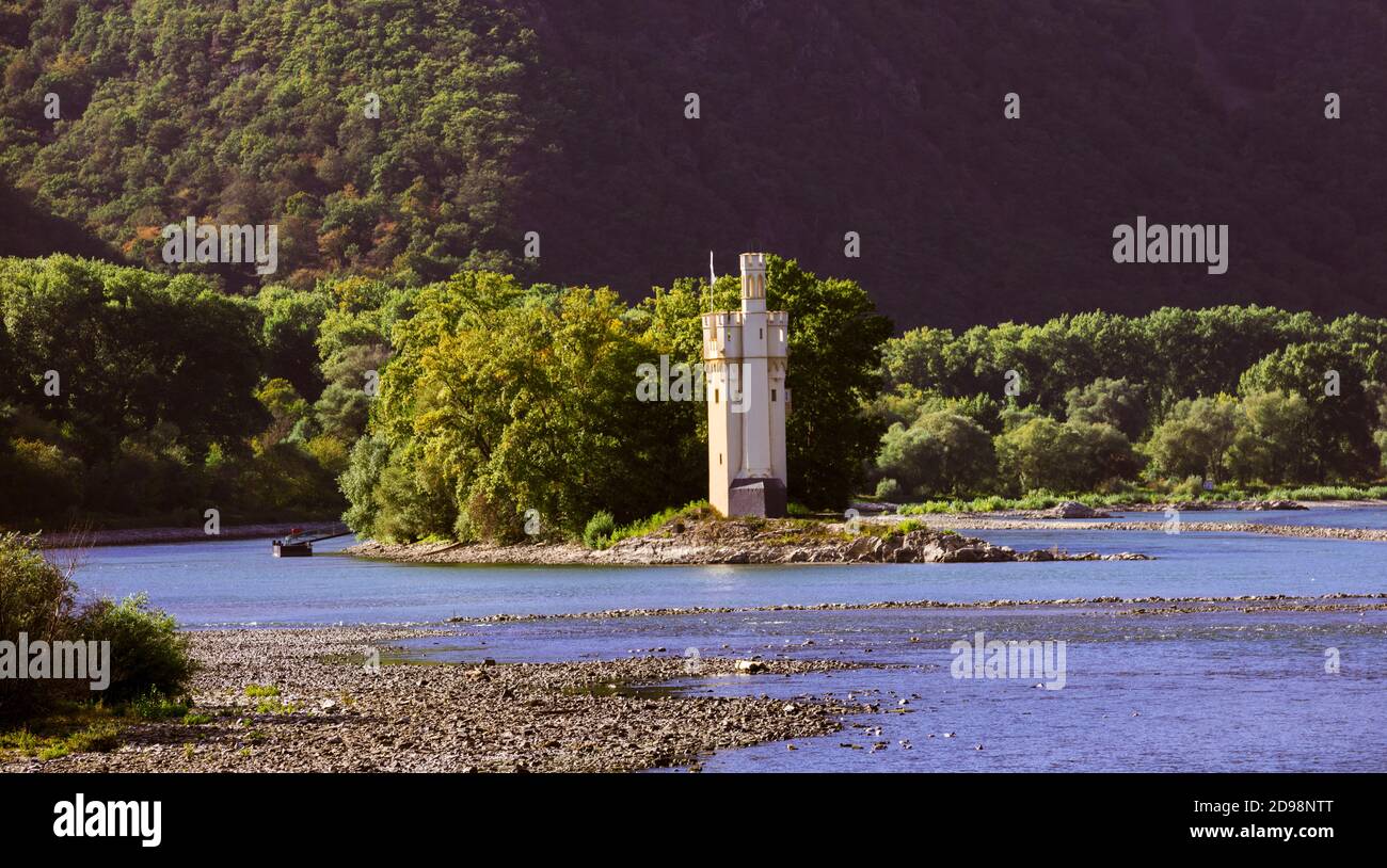 Binger Mäuseturm, Mäuseturm mit historischer Farbgebung auf Mäuseinsel bei Bingen am Rhein, Rheinland-Pfalz, Deutschland, Europa Stockfoto