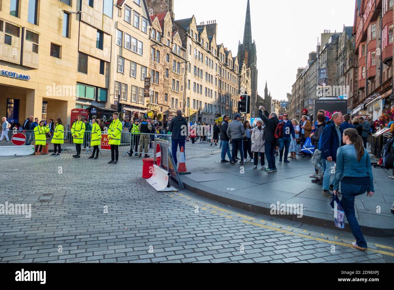 Besucher in der Royal Mile von Edinburgh beim Fringe Festival 13. August 2019 Stockfoto