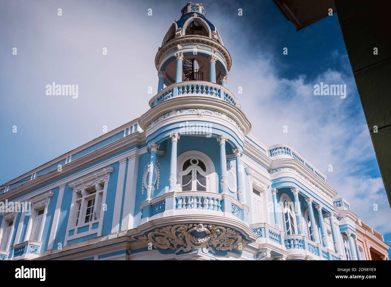 Der Ferrer Palast mit Aussichtsturm, berühmtes neoklassizistisches Gebäude, jetzt Casa de la Cultura Benjamin Duarte - Provincial House of Culture. Cienfuegos, Stockfoto