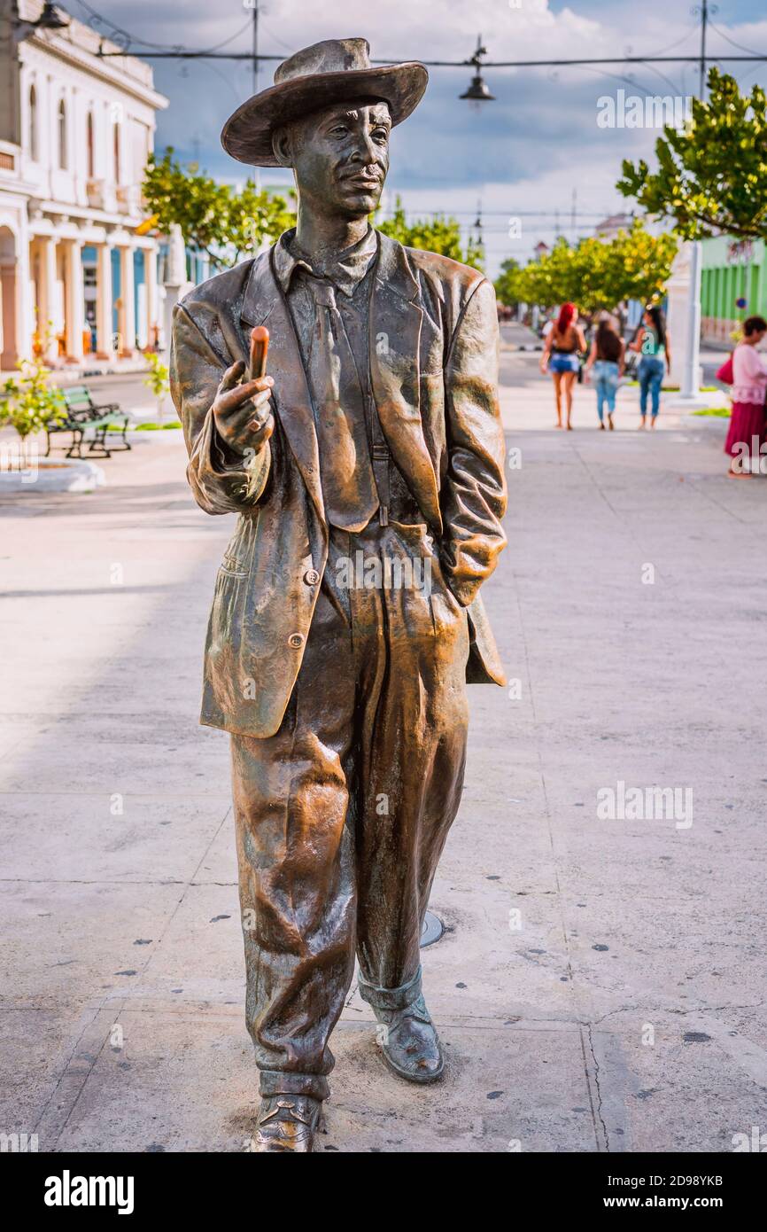 Bronzestatue von Benny Moré in der Prado-Straße von Cienfuegos. Cienfuegos, Kuba, Lateinamerika und die Karibik Stockfoto