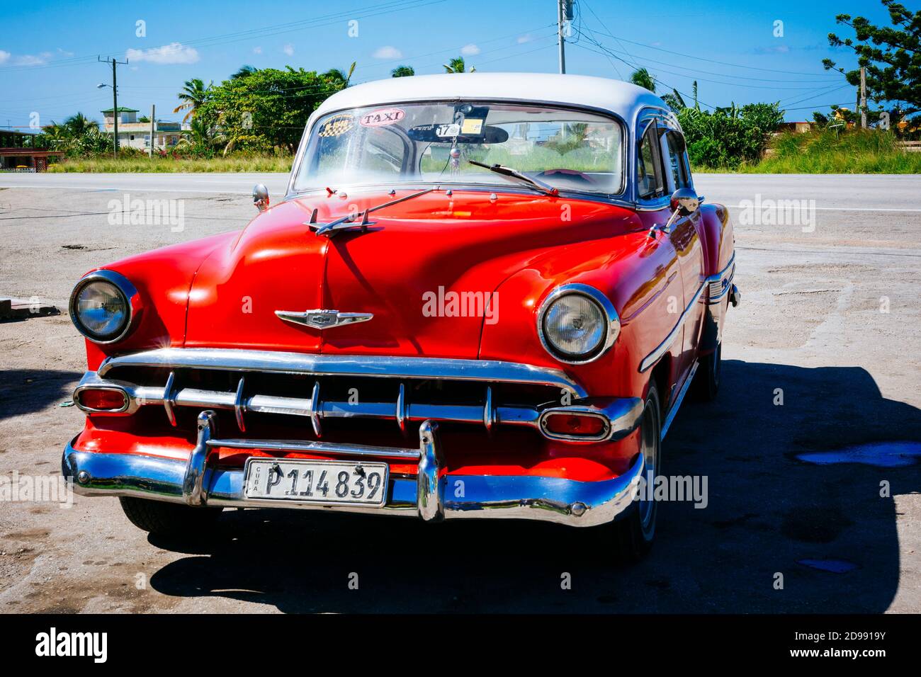 1954 Chevrolet Bel Air 4-türige Limousine geparkt. Parador El Peñón del Fraile, Tankstelle. Vía Blanca km 52, Santa Cruz del Norte. Mayabeque, Kuba Stockfoto