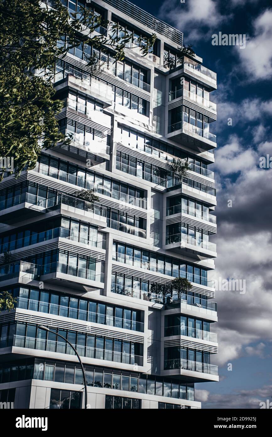 Moderne Architekturbauten aus Glas und Metall in Berlin Stockfoto