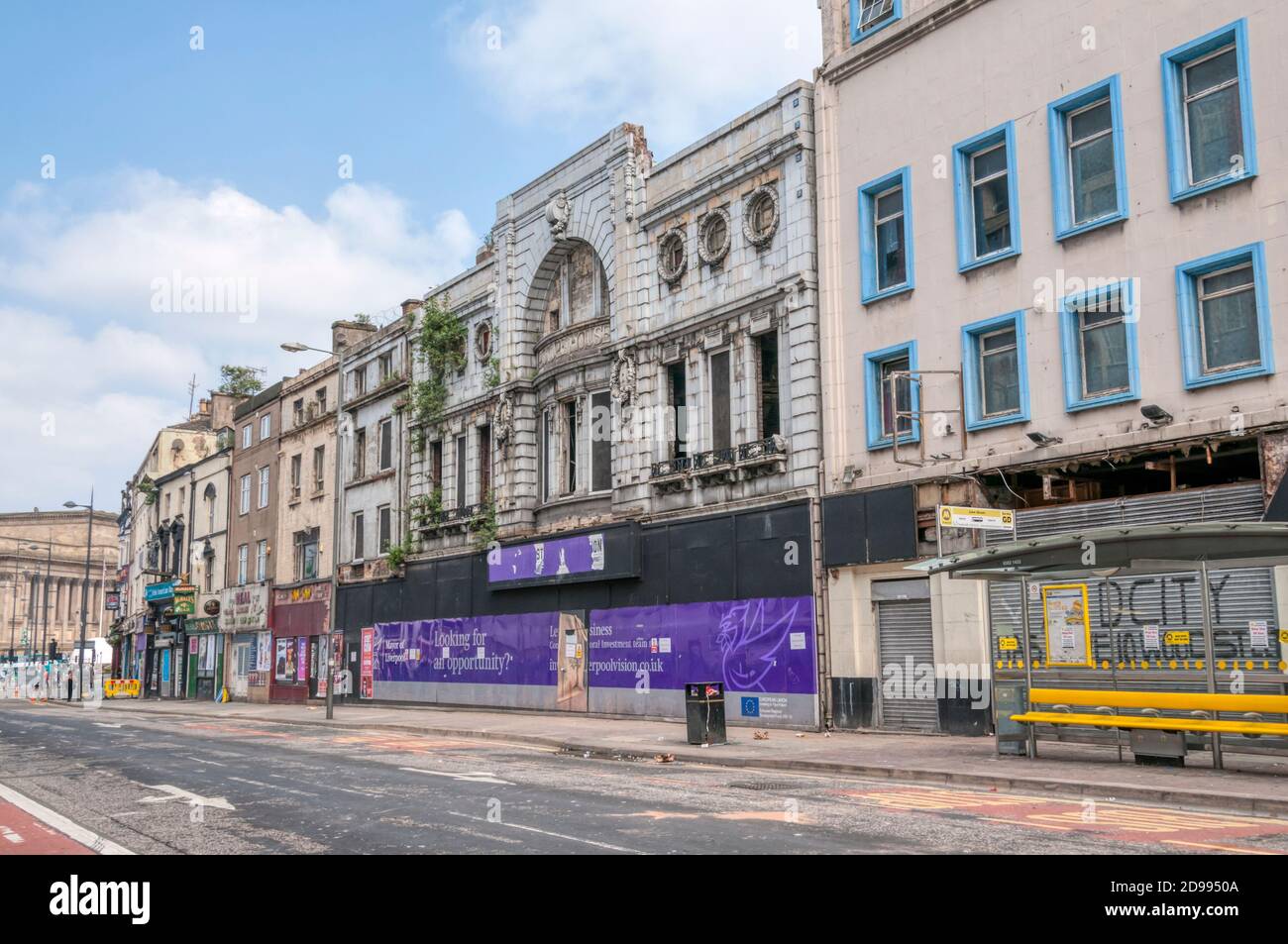 Das futuristische Kino im Mai 2016 vor der Sanierung der Lime Street in Liverpool. Stockfoto