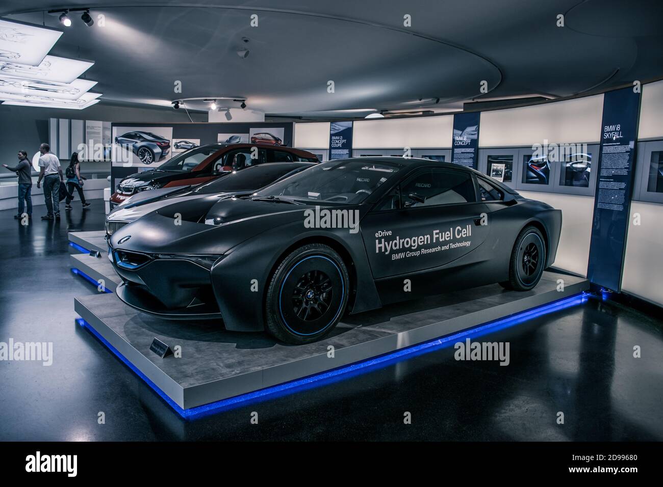 Im Fokus stehen die innovativen Technologiethemen von BMW i: Der vollelektrische BMW i3 als konsequent nachhaltig konzipiertes emissionsfreies Fahrzeug für den Innenraum Stockfoto
