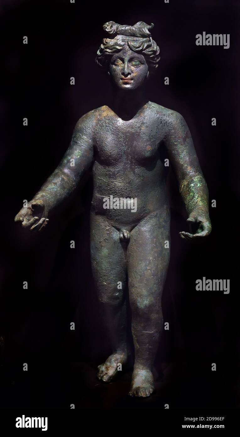 Ephebe Bronze 1. Jahrhundert Madrid, Archäologisches Nationalmuseum, Spanisch Spanien,( in der antiken griechischen Gesellschaft und Mythologie war ein Ephebos ein Junge im Alter von 17–18 Jahren, der eine Phase der Einführung durchlief, die militärische Ausbildung beinhaltete. ) Stockfoto