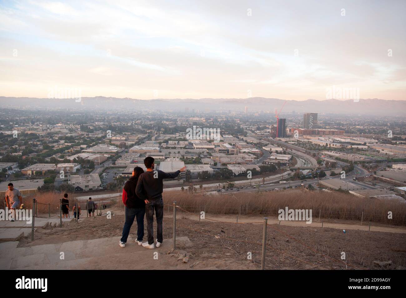 Besucher des Baldwin Hills Scenic Overlook in Culver City, CA Stockfoto