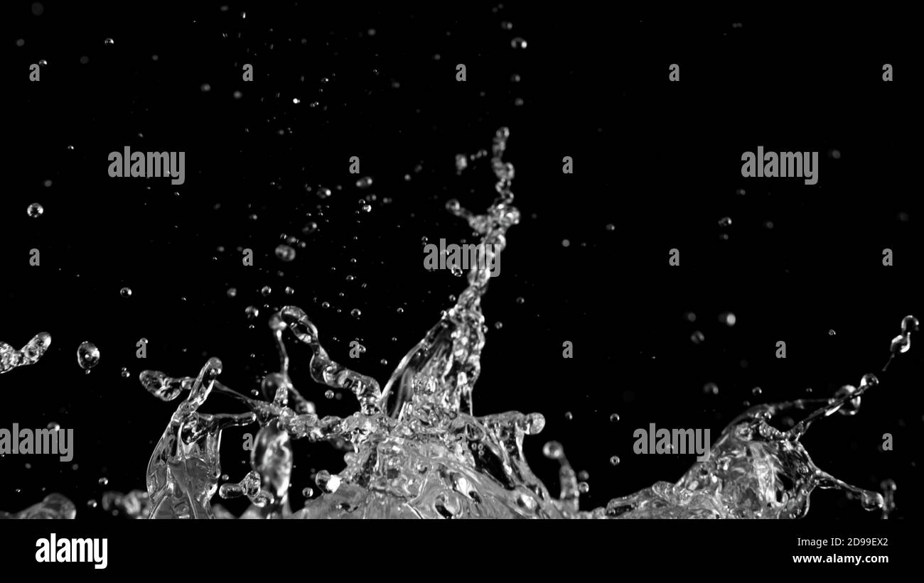 Abstrakte Form von Wasserspritzern Wellen auf schwarzem Hintergrund, Studioaufnahme Stockfoto