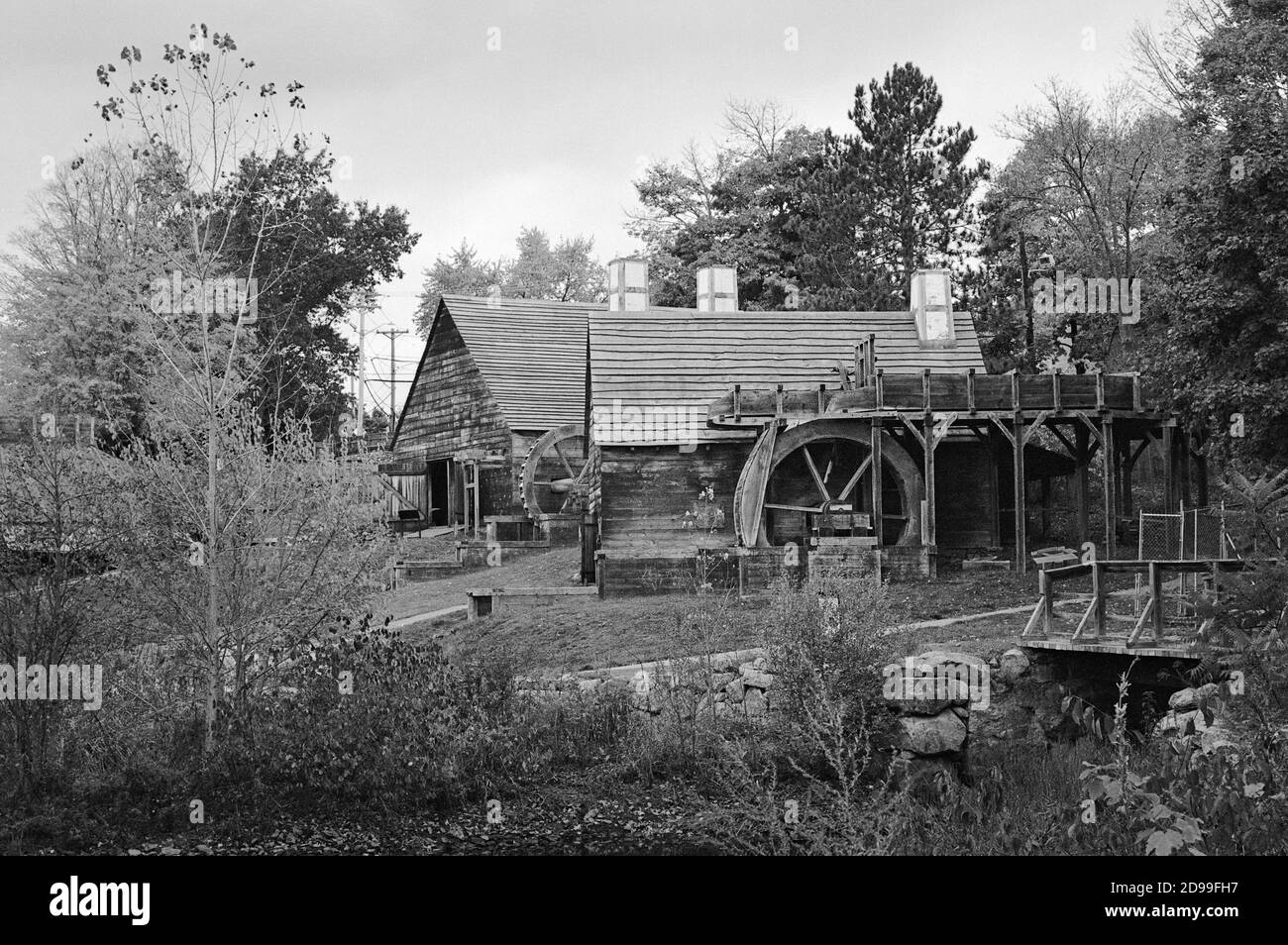 Die Schmiede und Schlitting Mill sind von Herbstlaub im Saugus Iron Works National Historic Park umgeben. Die Saugus Eisenwerke (ursprünglich Ha Stockfoto