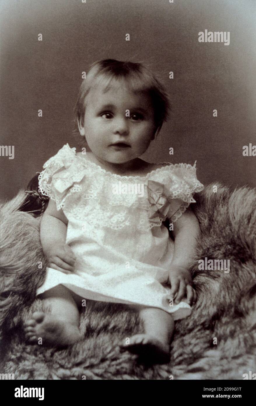 1904 , DEUTSCHLAND: Die zukünftige Schauspielerin und gefeierte deutsche Filmregisseurin LENI RIEFENSTAHL ( geboren in Berlin , 22. august 1902 ) - PERSÖNLICHKEITSKIND - Celebrità da BAMBINI - Kinder - bambino - Bambina - NAZI - NAZIST - NAZISTA - NAZISMO - WWII - SECONDA GUERRA MONDIALE ---- Archivio GBB Stockfoto