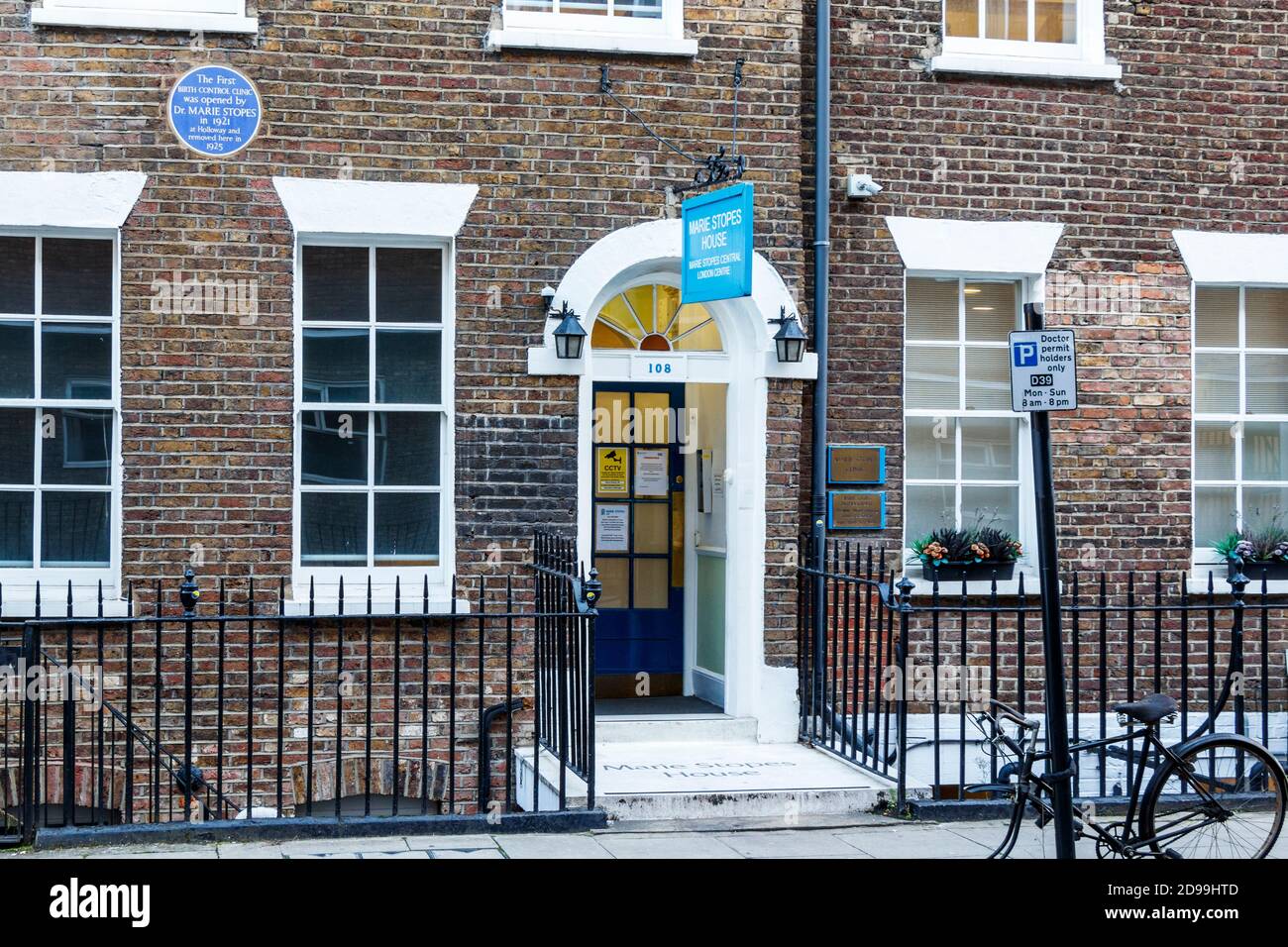 Das Marie Stopes House in der Whitfield Street in Fitzrovia, London, Großbritannien, ist die erste Geburtskontrollklinik in Großbritannien Stockfoto