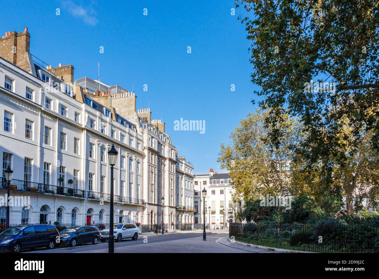 Fitzroy Square an einem sonnigen Nachmittag im Oktober während der Coronavirus-Pandemie, London, Großbritannien Stockfoto