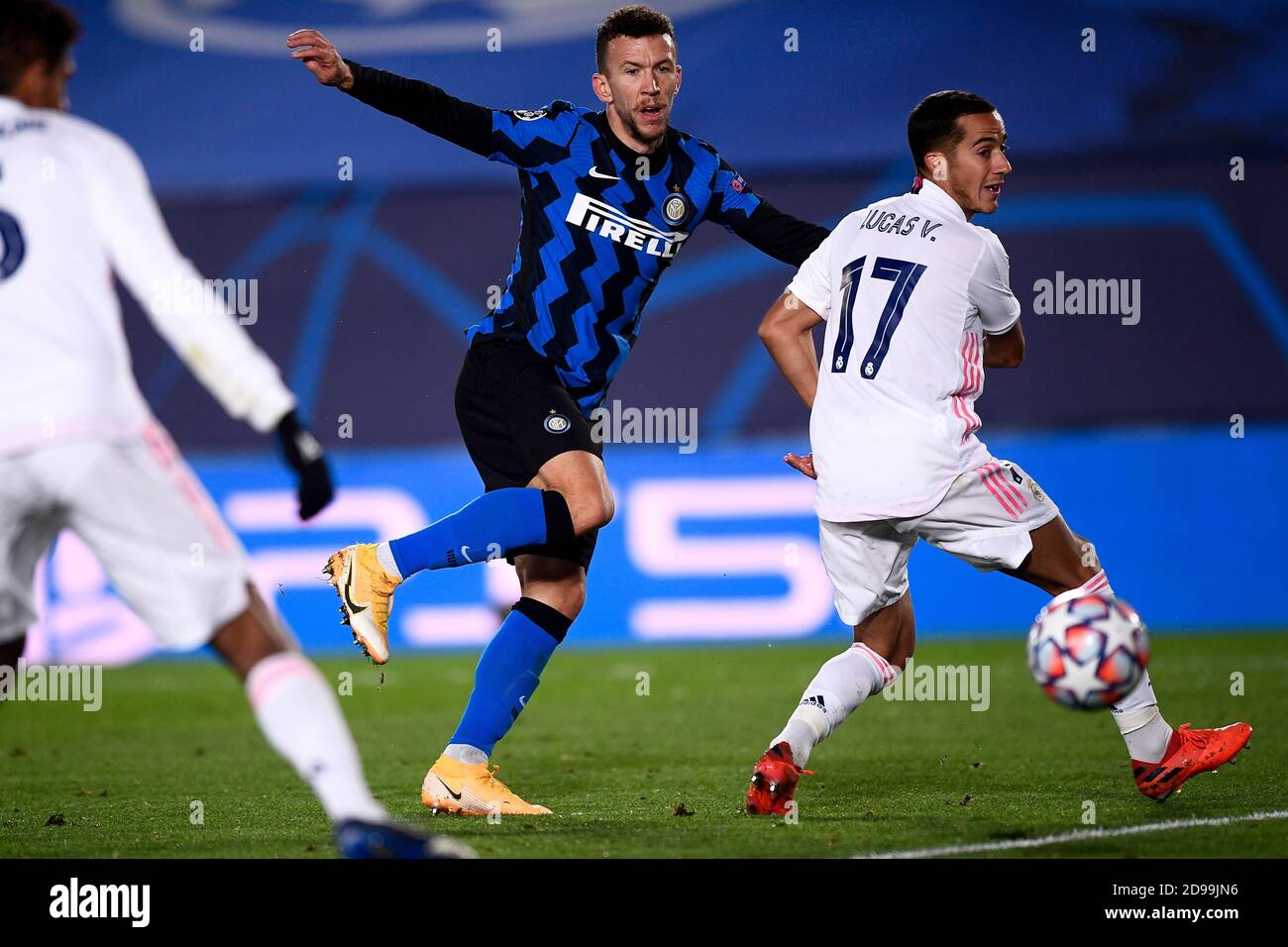 Madrid, Spanien. November 2020. MADRID, SPANIEN - 03. November 2020: Ivan Perisic vom FC Internazionale schießt beim Champions League-Fußballspiel Gruppe B zwischen Real Madrid CF und FC Internazionale ein Tor. (Foto von Nicolò Campo/Sipa USA) Quelle: SIPA USA/Alamy Live News Stockfoto