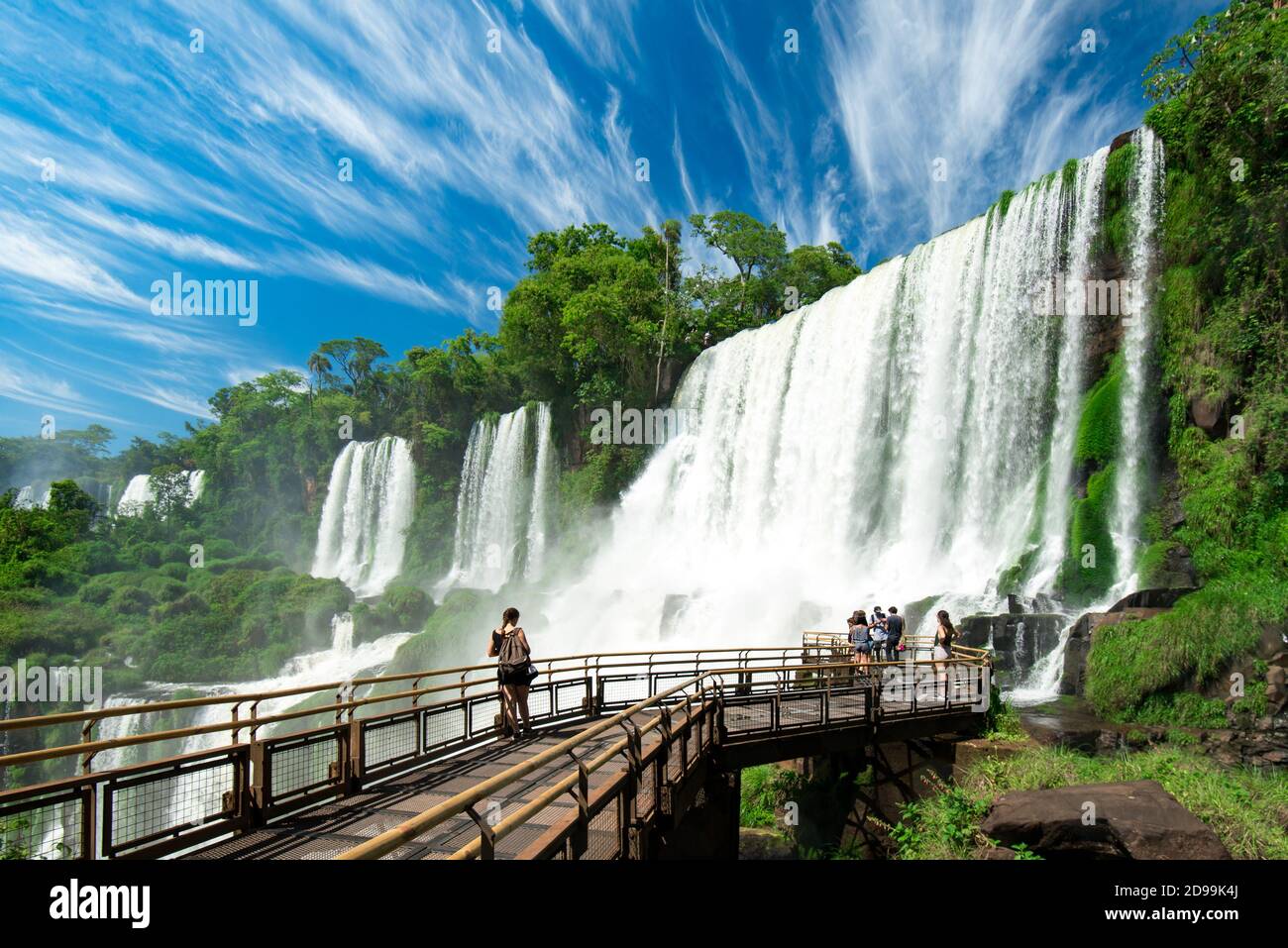 Blick auf die Iguazu Wasserfälle, eines der sieben neuen Wunder der Natur, in Brasilien und Argentinien Stockfoto