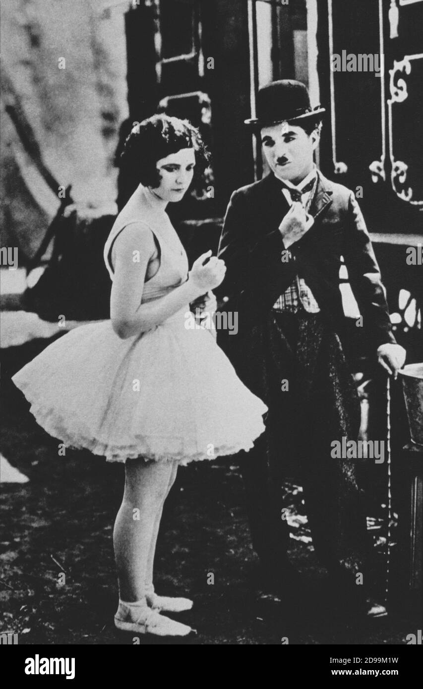 CHARLES CHAPLIN ( 1889 - 1977 ) als Charlot in THE CIRCUS ( 1928 - Il circo ) - Kino muto - Stummfilm - Ballerina - Baffi - Schnurrbart - Bombetta - Derby - Melone Hutstock - Bastone - Gehstock ---- Archivio GBB Stockfoto
