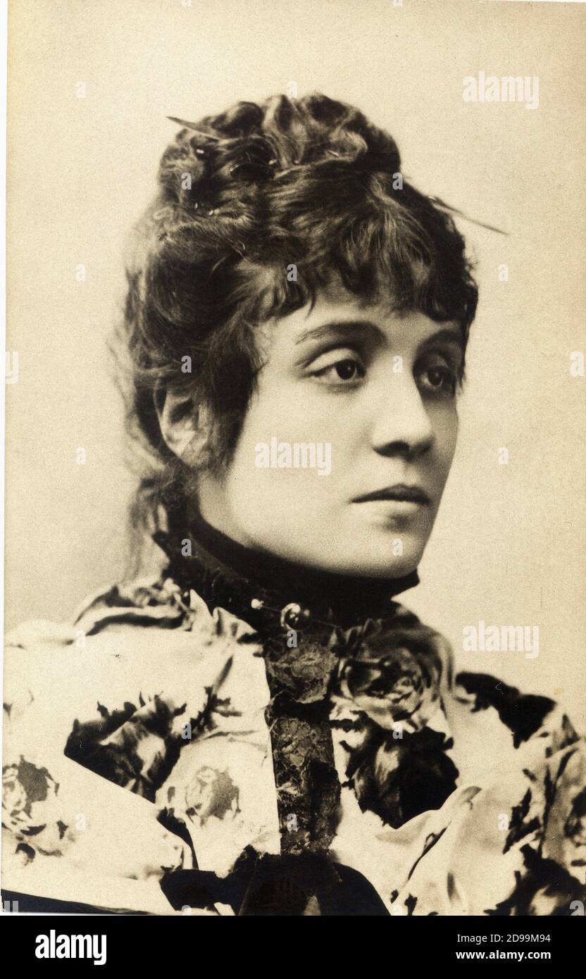 ELEONORA DUSE ( Vigevano 1858 - Pittsburgh , U.S.A. 1924 ) die berühmteste italienische dramatische Schauspielerin , berühmte Liebhaber des italienischen Dichters Gabriele D' ANNUNZIO - THEATER - TEATRO - Attrice - Portrait - ritratto - chignon - Rose - rosa ---- Archivio GBB Stockfoto