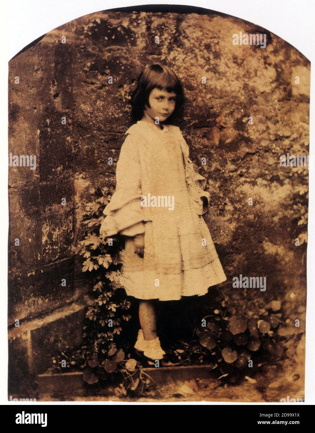 1858 , GROSSBRITANNIEN : Alice Liddell ( die kleine Muse Modell für ALICE IM WUNDERLAND - 1865 ) porträtiert von dem Fotografen, Mathematiker und Schriftsteller LEWIS CARROLL ( geboren Charles Lutwidge Dodgson , 1832 - 1898 ) - LETTERATURA - LITERATUR - SCRITTORE - bambina - Portrait - ritratto - Kind - personalità da giovani bambini - Persönlichkeitskind - ---- Archivio GBB Stockfoto