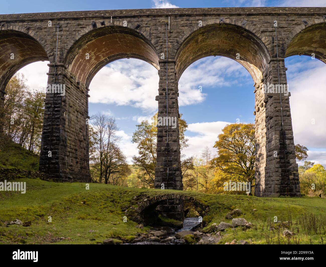 08.10.2020 Dent, Cumbria, Großbritannien. Dent Head Viaduct ist das nächste Viadukt auf der Settle-Carlisle Railway nach Ribblehead Viaduct, in Richtung Carlisle. T Stockfoto