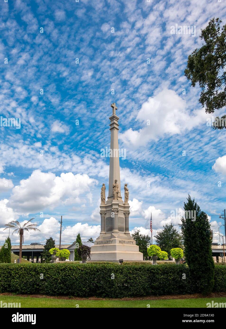 New Orleans. Metairie Cemetery. Moriarty Monument für Mary Moriarty Farrell 80 Fuß Obelisk ohne Geburtsdatum. Stockfoto