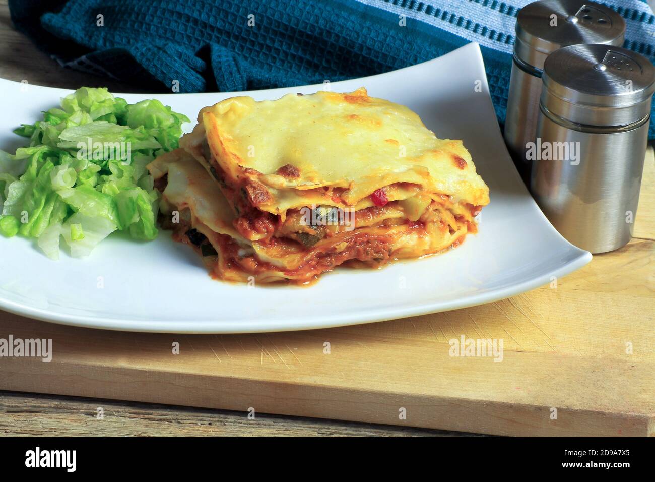 Exploding Lasagne Lasagne bolognese stück -Fotos und -Bildmaterial in hoher Auflösung – Alamy
