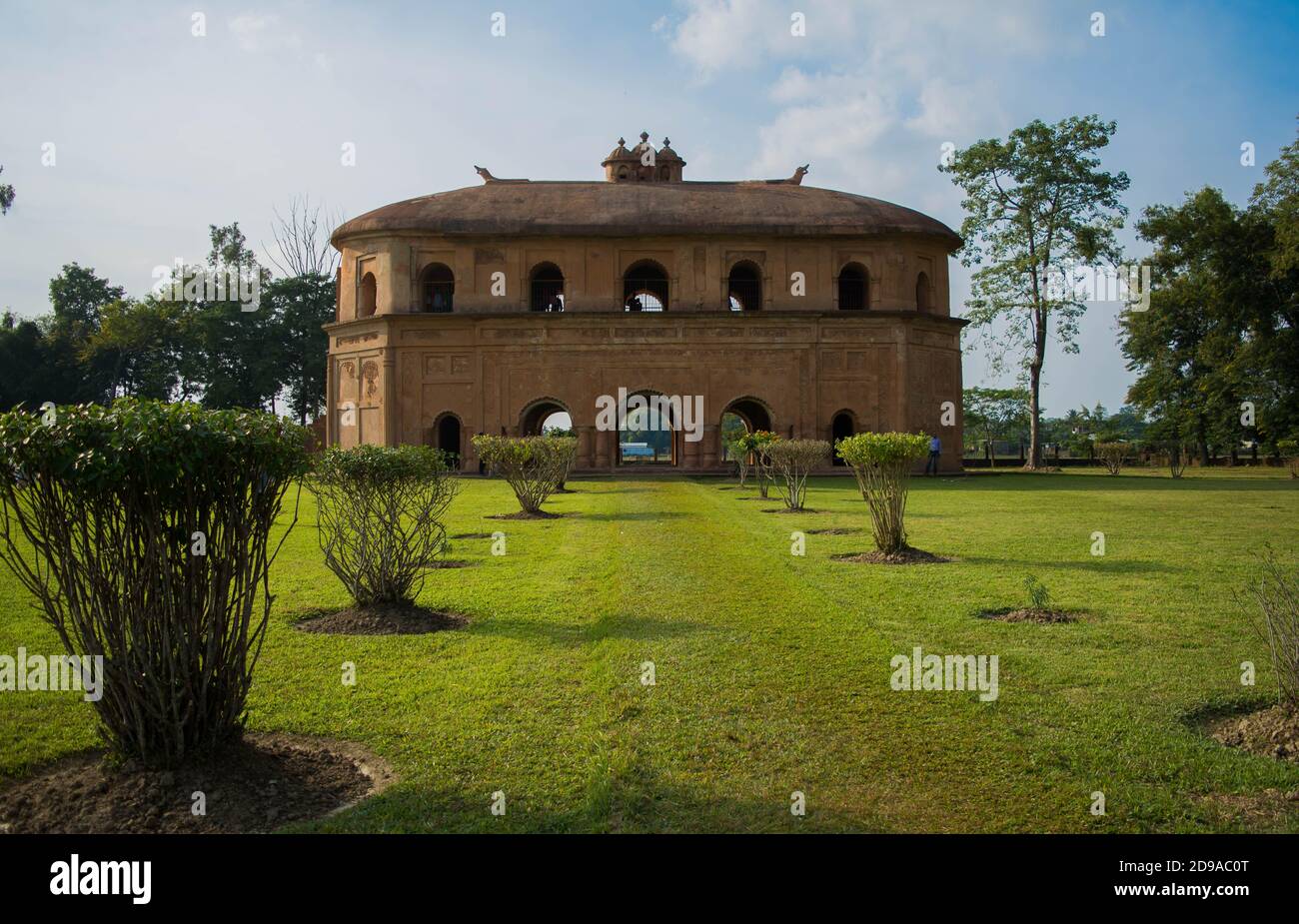 Rang ghar sibsagar assam, ist ein zweistöckiges Gebäude, das einst als königlicher Sport-Pavillon diente Stockfoto
