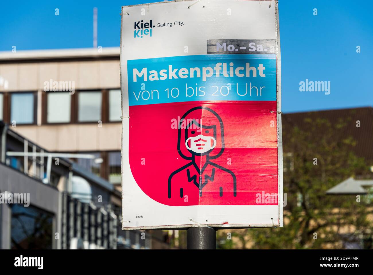 Kiel, 03. November 2020 auch in Schleswig-Holstein ist gestern (02.11.2020) die aktuelle Landesverordnung in Kraft getreten, um die Verbreitung des Co Stockfoto