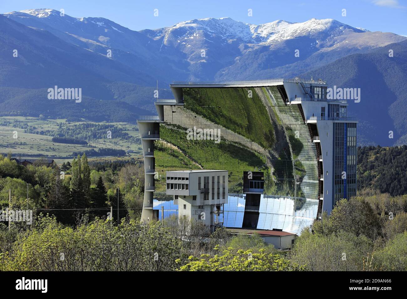 Font-Romeu-Odeillo-Via (Südfrankreich): Der Odeillo Solarofen in Cerdanya, einer der beiden größten der Welt Stockfoto