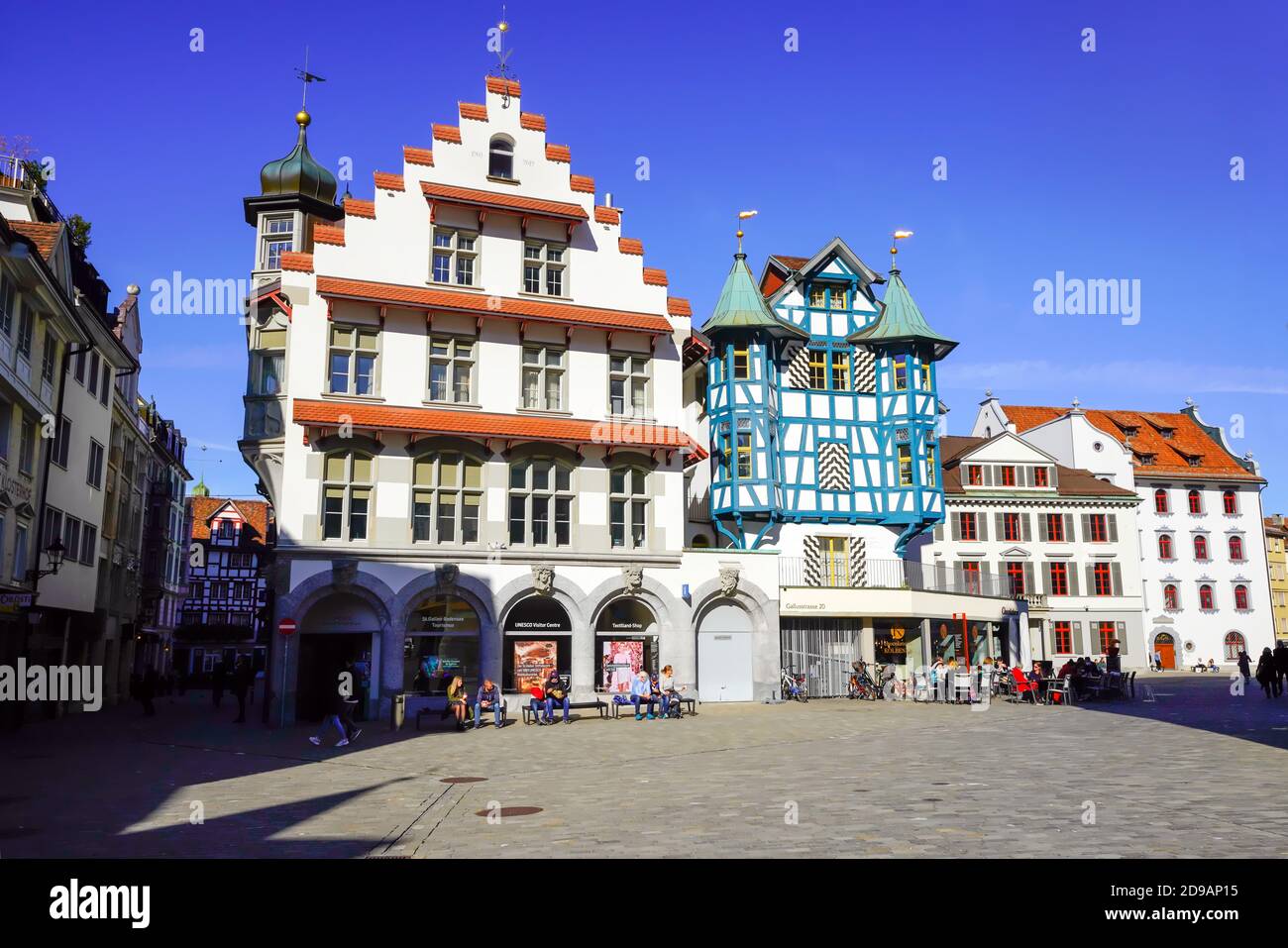 Straßenansicht der schönen historischen Altstadt St. Gallen in der Schweiz, Kanton St. Gallen bei den Schweizer Alpen. Stockfoto