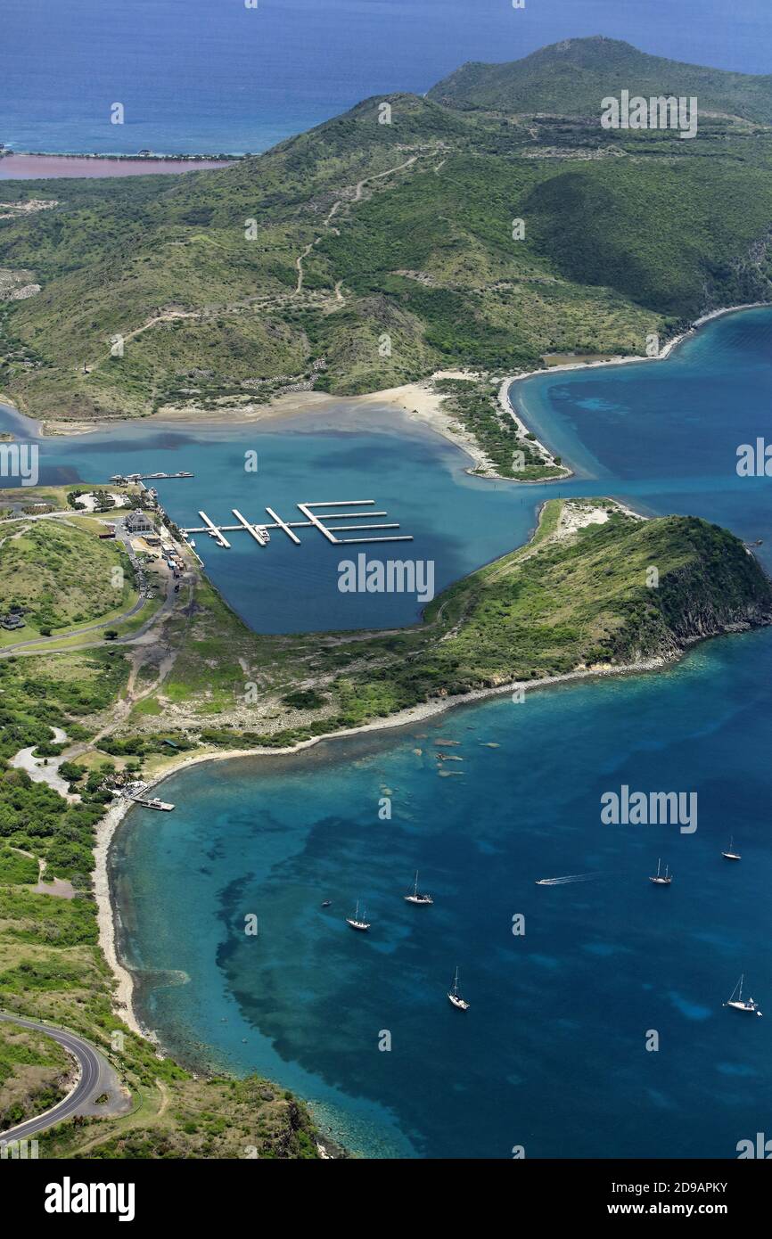 Karibik, St. Kitts und Nevis: Luftaufnahme des St. Christopher Harbour, südlich der Vulkaninsel St. Christopher. Stockfoto