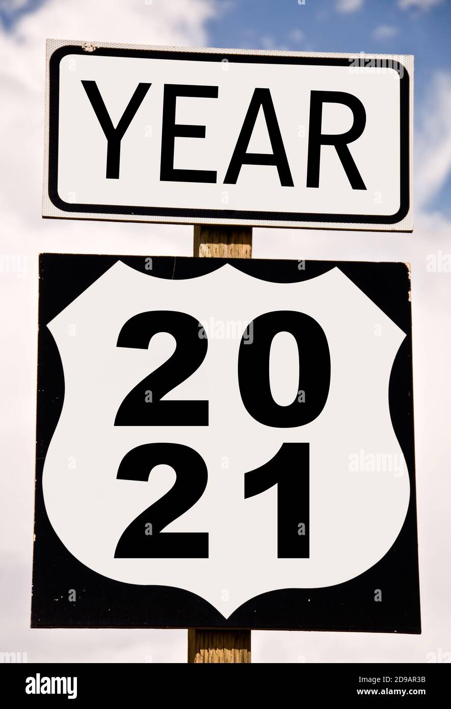 Jahr 2021 geschrieben auf amerikanischen Verkehrszeichen Stockfoto