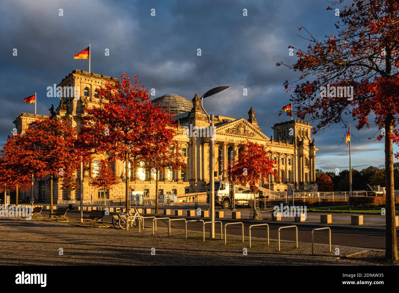 Schwarz rot gelb deutsche flagge -Fotos und -Bildmaterial in hoher