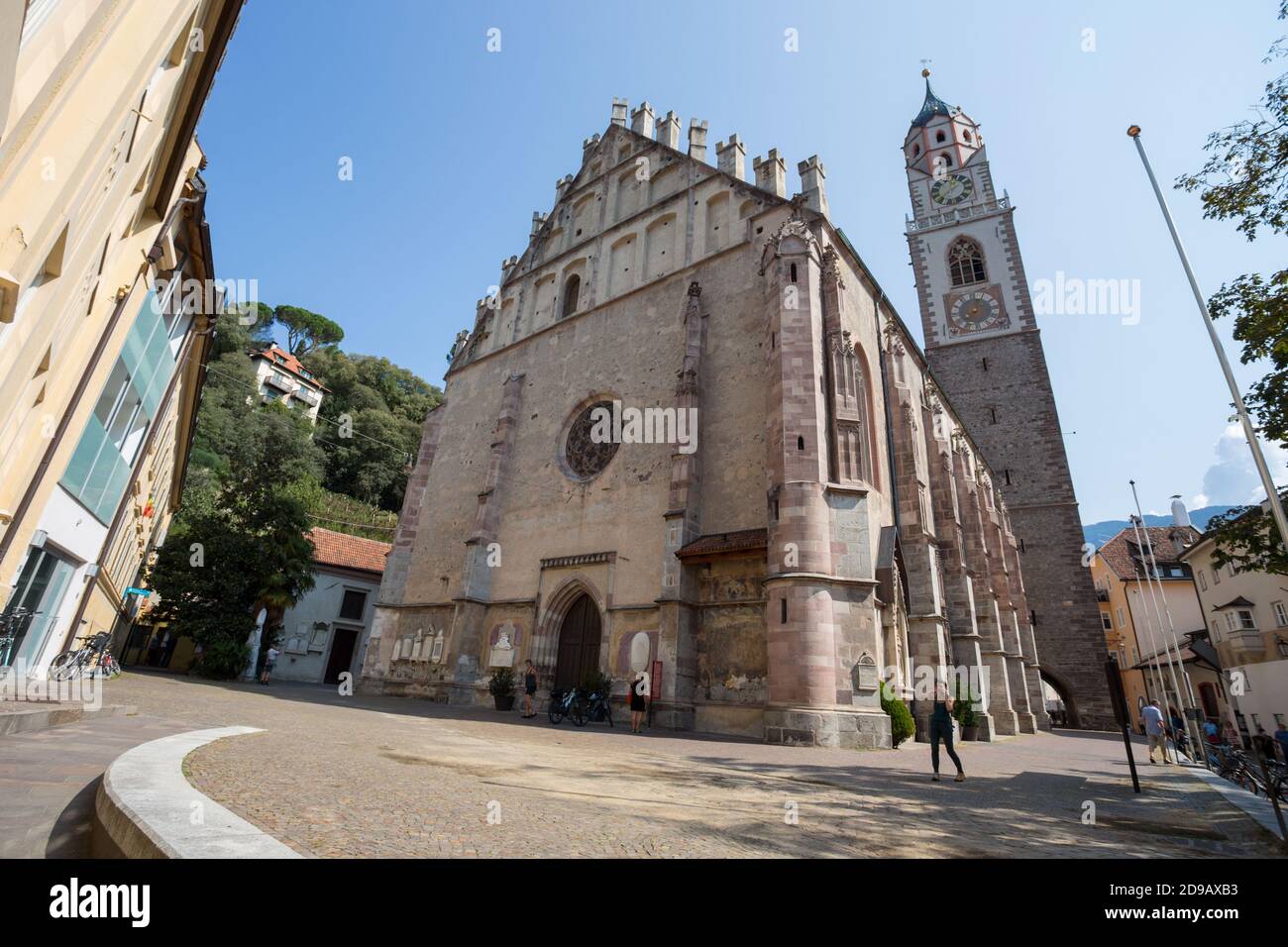MERAN, ITALIEN, 13. SEPTEMBER 2020 - Blick auf den St. Nicolò Dom in Meran, Provinz Bozen, Italien. Stockfoto